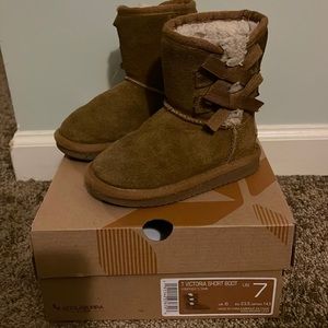 Kookaburra UGG Victoria toddler short boot
